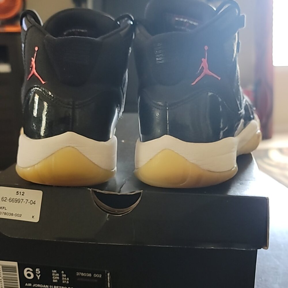 Retro 11 Jordan - Picture 3 of 5